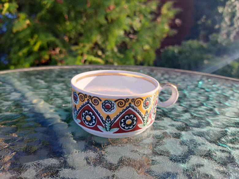 Krūzīte no mini kafijas servīzes Rīga ar meiteni un zeltu, RPR (Citi 404)