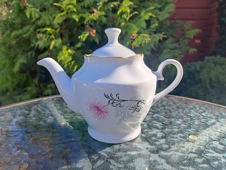 Mazā tējkanna no tējas servīzes "Ārija" ar rozā krizantējmu ar zeltu, RPR (Ārija tējas 117)