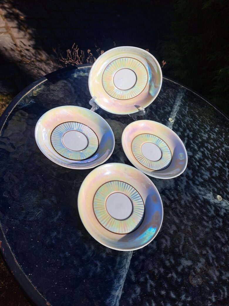 Apakštase, plānsienu tējas servīze "Diāna" lustrēta ar burvīgu lillā puķi un brūnu apvilkumu, RPR (Diāna 108)