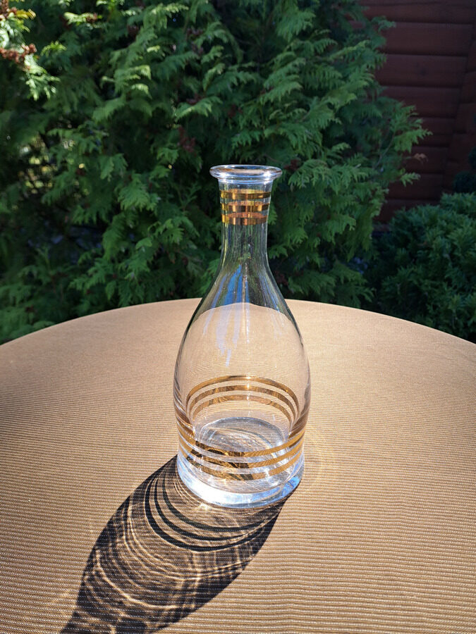 Eleganta apaļa karafe 500ml bez korķa ar zelta svītrām (Karafe st 93)