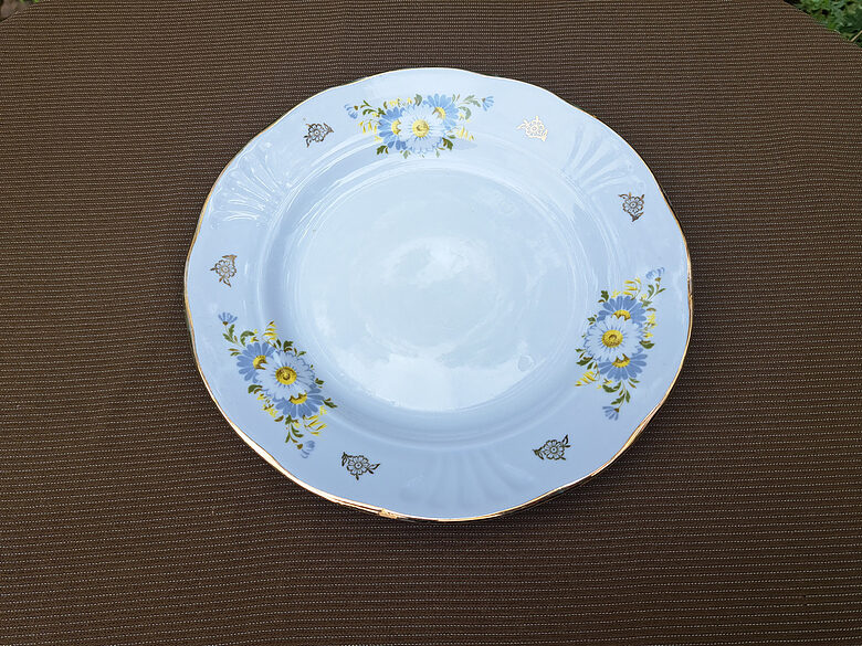 Salātu šķīvji d=20cm, pusdienu servīze "Māra" ar margrietiņām un zeltu, RPR (Māra pusdienu 195)
