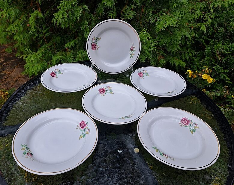 Skaists maizes šķīvju d=17,5cm komplekts 6 personām, dekols, šaurs zelta apvilkums. Vladivostokas porcelāna rūpnīca (Citi 365)