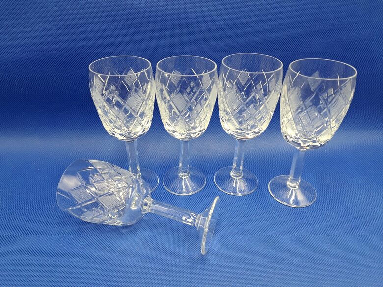 Kristāla glāžu 100ml uz kantainas kājiņas komplekts 5 personām, smalka rokas gravēšana (Kristāls gl 85)