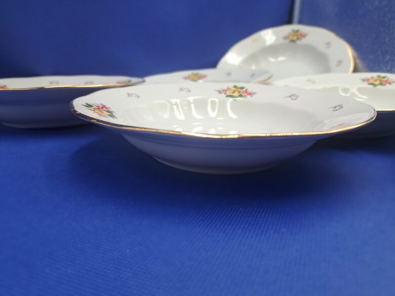 Šķīvji zupas d=20cm, pusdienu servīzes "Ārija" ar dzeltenām rozītēm, sarkanām puķītēm un zeltu, RPR (Ārija pusdienu 396)