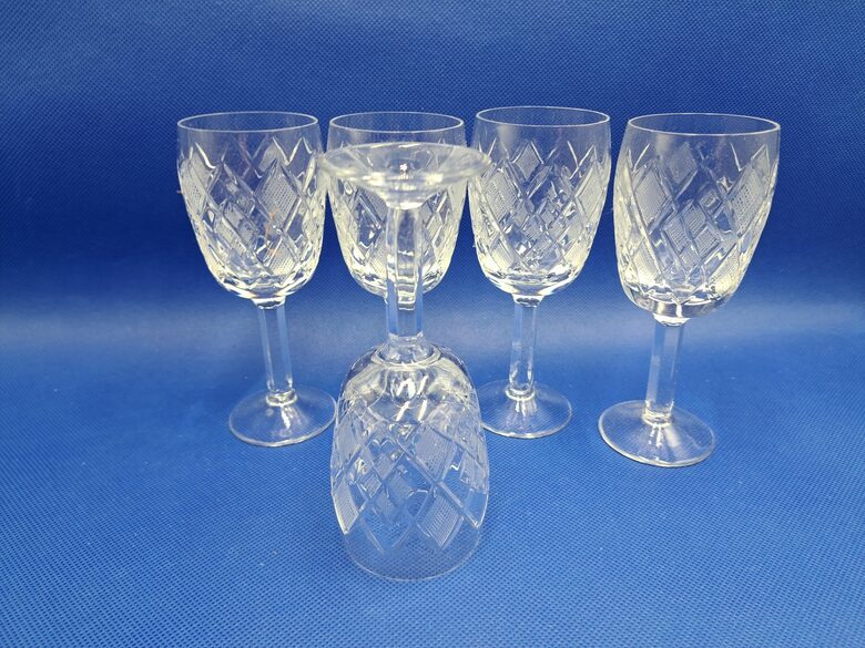 Kristāla glāžu 100ml uz kantainas kājiņas komplekts 5 personām, smalka rokas gravēšana (Kristāls gl 85)