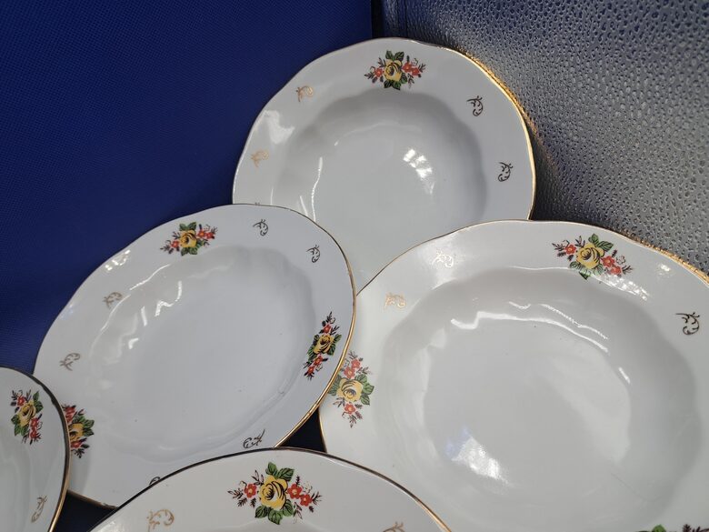 Šķīvji zupas d=20cm, pusdienu servīzes "Ārija" ar dzeltenām rozītēm, sarkanām puķītēm un zeltu, RPR (Ārija pusdienu 396)