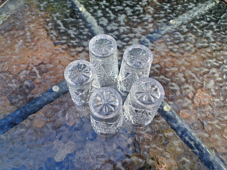Kristāla glāžu 100ml komplekts, 5 personām, rokas gravēšana un ķīmiskā pulēšana. Tilpums 100ml (Kristāls gl 93)
