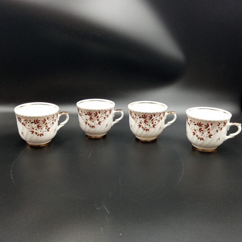 Krūzītes, plānsienu kafijas servīze "RĪGA" ar reti sastopamu bēšu puķu dekolu un zeltu, RPR (Rīga 80 128)