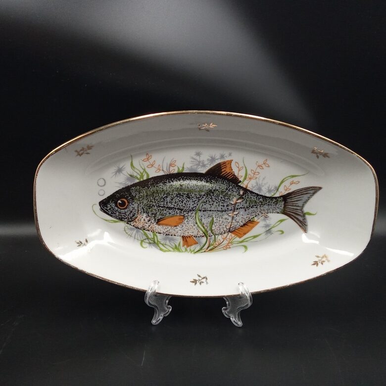 Šķīvis garenais ar zivi un zeltu, L=26cm, RPR (Citi pusd 203)