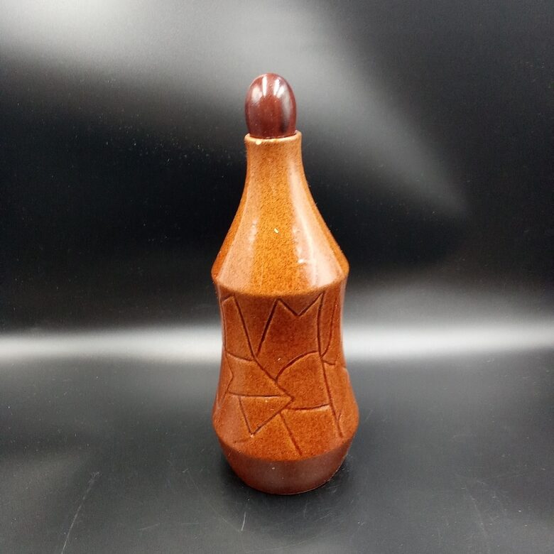 Karafe-pudele māla 650ml ar korķi, smilškrāsas un brūna (Keram 182)