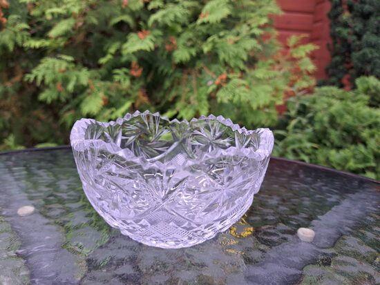 Mazā izsmacināta kristāla bļodiņa. Diametrs: 12,5cm (Kristāls sk 69)