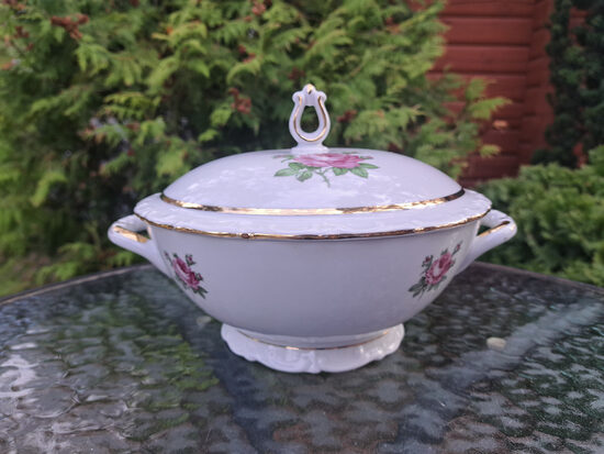 Eleganta neliela balta ar košām rozēm un zeltu terīne, tilpums 1,5L. Ražotājs, Kahla (Vācija 288)