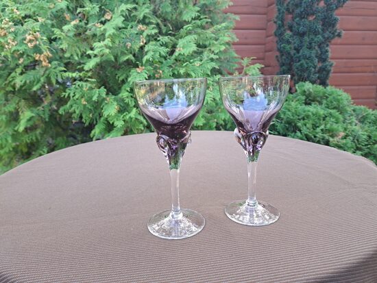 Krāšņas Art deco maigi lillā kristāla glāzes uz kājiņas 100ml, pūsts stikls, roku darbs, sērija "Zlata Zuzana", formas autors Jozef Sitnik, Čehija (Kristāls gl 120)