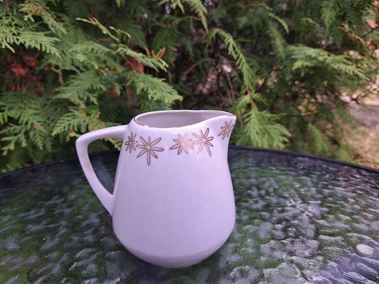 Krējuma kanniņa ar zelta zvaigznēm, kafijas servīze "Ausma", PFF (Ausma 113)