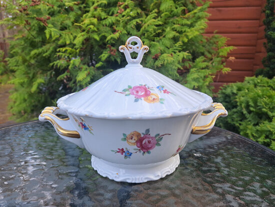 Eleganta terīne ar smalkām rozēm un zeltu terīne, tilpums 1,3L. Ražotājs, SORAU (Vācija 277)