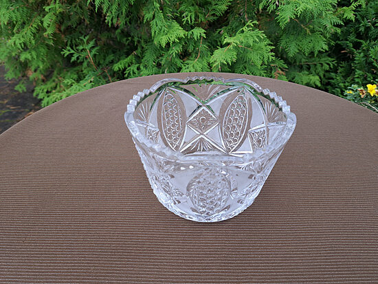 Kristāla konfekšu bļoda dziļa, greznā rokas gravēšana, d=15cm. Djatkovas kristāla rūpnīca (Kristāls sk 115)