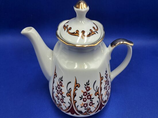 Tējkanna ar skaistu brūnu dekolu un zeltu, servīze "Karīna", RPR (Karīna 188)