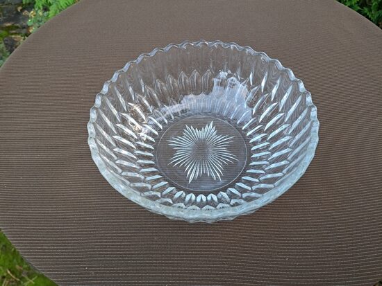 Bļoda, caurspīdīgs stikls, Eiropa. Periods 1940.-50.ie gadi. Diametrs 21cm, augstums 9cm (Stikls sk 309)