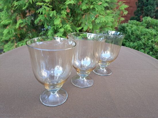 Kristāla vīna glāzes 275ml uz zemas kājiņas, viegli lustrēts dzeltenīgs plāns kristāls, eleganta forma (Kristāls gl 126)