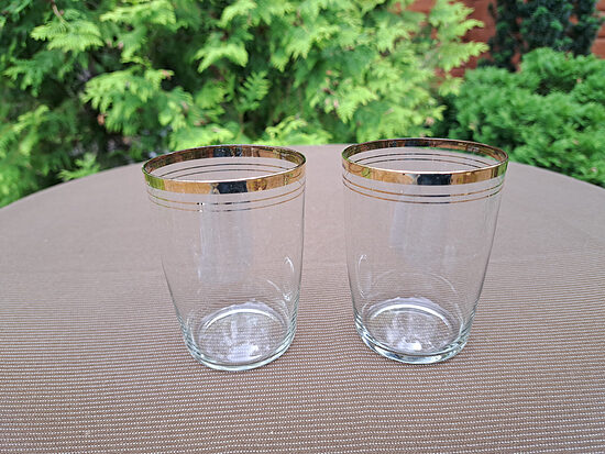 Lielā sulas glāze 250ml ar zelta malu. Tilpums 250ml, h=9,5cm, d=7cm. Min.zelta nolietojums (Stikla gl 480)
