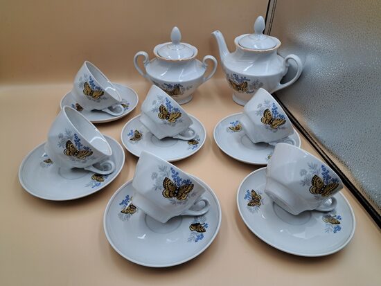 Jaunā tējas servīze "Viktorija" ar tauriņiem un bēšu lustrētu apvilkumu 6 personām, RPR (Viktorija t 229)