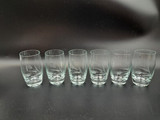 Bezkrāsaina stikla glāzīšu 50ml ar rokas grāvēšanu - tulpēm - komplekts 6 personām ražotāja kastē, Latvijas stikls (Stikla gl 401)