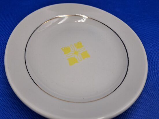 Maizes šķīvītis ar dzeltenu grafisku puķi centrā un zelta svītru, PFF. Diam.15cm (Citi pusd 272)