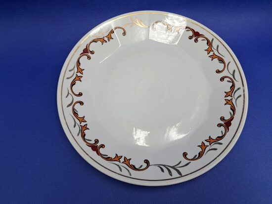 Cepumu šķīvis ar brūnu dekolu un zeltu, servīze "Karīna", RPR (Karīna 193)