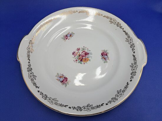 Apaļais servējamais šķīvis ar Meisena pušķiem un zelta vainagu, pusdienu servīze "Gludā", d=27cmx29cm, PFF (Gludā 139)