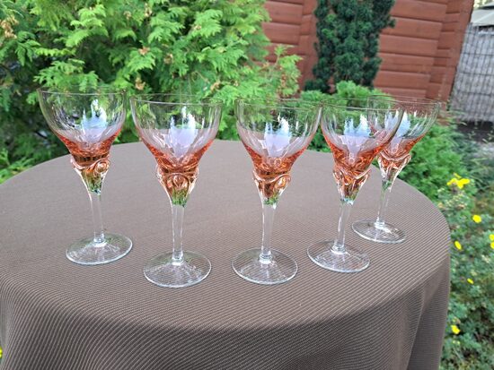 Krāšņas Art deco laškrāsas kristāla glāzes uz kājiņas 100ml, pūsts stikls, roku darbs, sērija "Zlata Zuzana", formas autors Jozef Sitnik, Čehija (Kristāls gl 117)