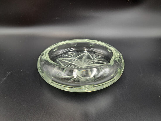 Elegants vintāžs pelnutrauks, d=22,5cm ar izsmalcinātu rokas gravēšanu (Kristāla citi 60)