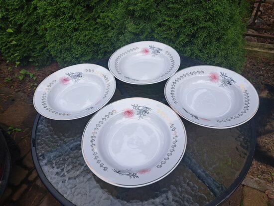 Zupas šķīvis, diam. 24cm, pusdienu servīze "Aija-2" ar zeltu un rozā krizamtēmu, RPR (Aija-2 pus 111)