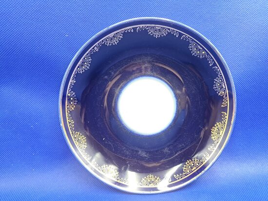 Buljona apakštase kobalta ar tautīsku zelta rakstu gar malu, diam.17cm. PFF (Buljona 173)