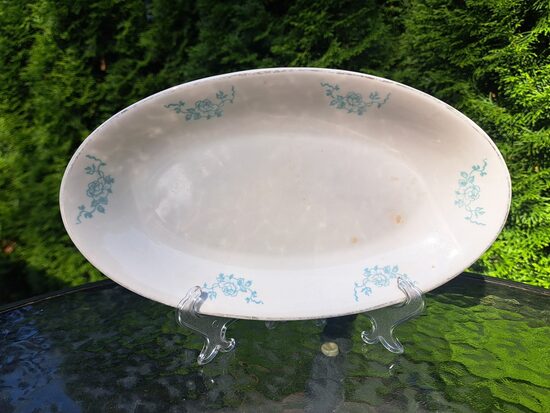 Garenais šķīvis mazais ar gaiši zilām rozēm un zelta apvilkumu (padilis), 25,5cmx14,5cm, pusdienu servīze "Gludā", PFF (Gludā 174)