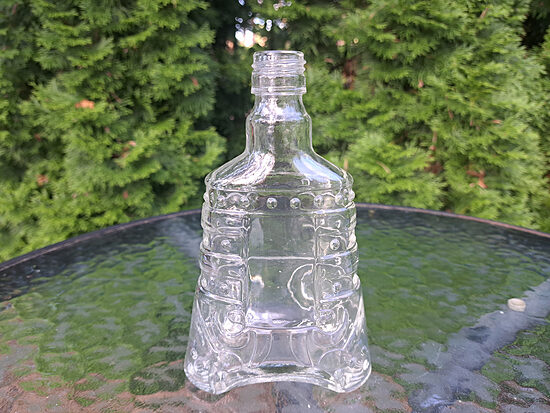 Pudelīte uz 2 kājām stikla, bez korķa, 200ml. Augstums bez korķa 16cm (Karafe st 101)