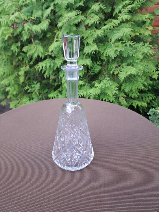 Greznā kristāla karafe stipriem dzērieniem ar rokas gravēšanu un ķīmisku pulēšanu, Gusj Hrustaļnij. Tilpums ir 500ml (Kristāla citi 72)