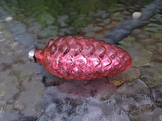 Čiekurs rozā caurspīdīgs uz pusi, h=8cm (Egle čiekuri 27)