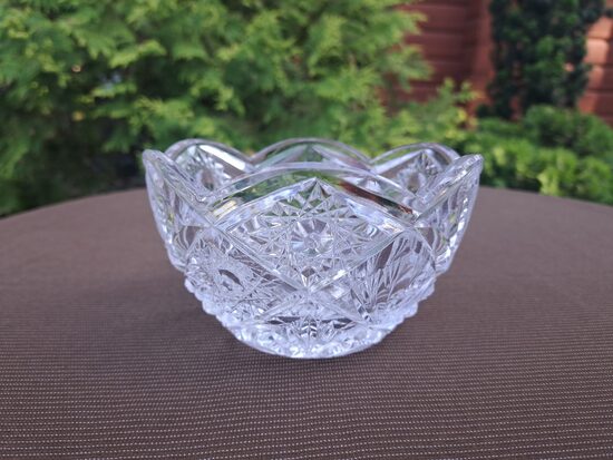 Kristāla bļodiņa vidēja lieluma, smalks rokas darbs, rokas gravēšana, ķīmiskā pulēšana (Kristāls sk 64)