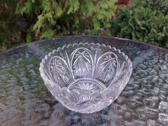 Skaista caurspīdīga dziļa bļodiņa "Monako", Iļģuciema stikla fabrika, līdz 1940.g (Stikls sk 256)