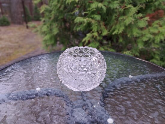 Ļoti skaista apaļa kristāla vāzīte, dimata slīpējums. Diam. 11cm, augstums 10cm (Krist vāze 20)