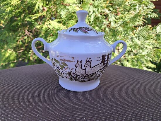 Cukurtrauks ar medību motīviem bez zelta, tējas servīze "Ārija", RPR (Ārija tējas 213)