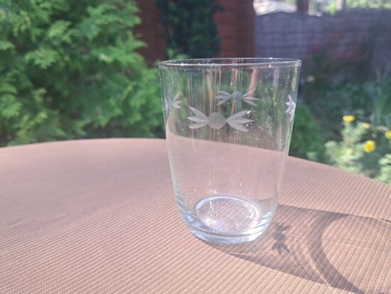 Eleganta sulas glāze, 275ml, ar puķēm un 3 vertikālām strīpām (Stikla gl 304)