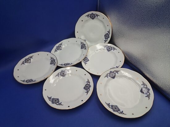 Salātu šķīvji ar tumši violetu tautīsku dekolu un zeltu, diam.20cm, RPR. Forma "Ārija", RPR. (Ārija pusdienu 397)