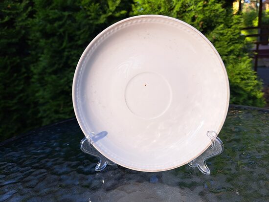 Apakštase baltas ar šauru zelta apvilkumu gar malu, tējas servīze "Laima", RPF (Laima 56)