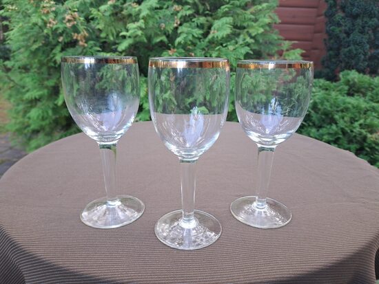 Stikla vīna glāzes, uz augstas kājas, tilp.250ml, zelta apvilkums (Stikla gl 348)