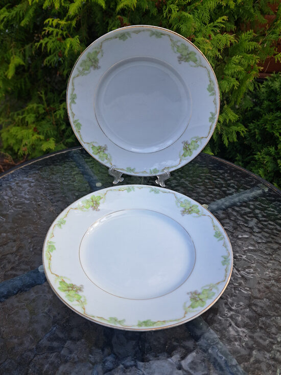 Pusdienu šķīvju d=24cm ar vīnogu ķekeriem un zeltu komplekts 2 personām, REINHOLD BOSDORF, Bohemia (Čehija 98)