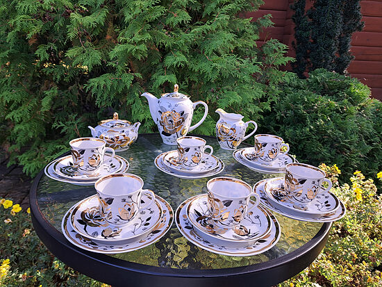 Brīnisķīgi kafijas servīze, plānsienu porcelāns, bagātīgs zeltijumnsservīze nosaukums "Zelta roze", forma "Ampīrs", 6 personām, Verbilki (Verbilki 49)