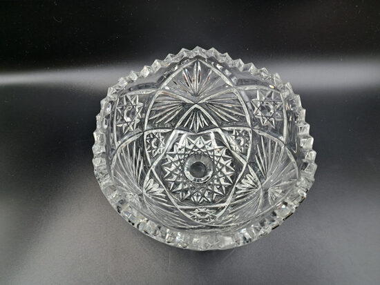 Skaista krisātla konfekšu/salātu bļodiņa Nr.2. Diam.15cm, h=8cm. Rūpnīca "Krasnij Gigant" (Kristāls sk 77)