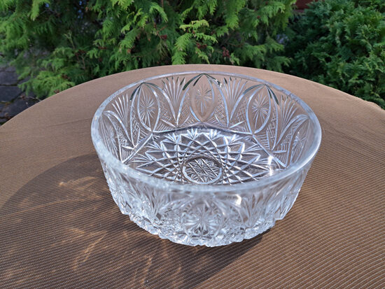 Lielā grezna kristāla salatu bļoda ar smalku rokas gravēšanu, 21,5cm, augstums 8,5cm (Kristāls sk 88)