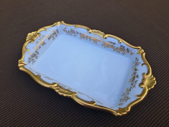 Grezna mini paplate ar greznu reljefa zelta dekoru, porcelāns, zeltījums, 17,8cmx11,2cm, Weimars Porzellan (Vācija 231)